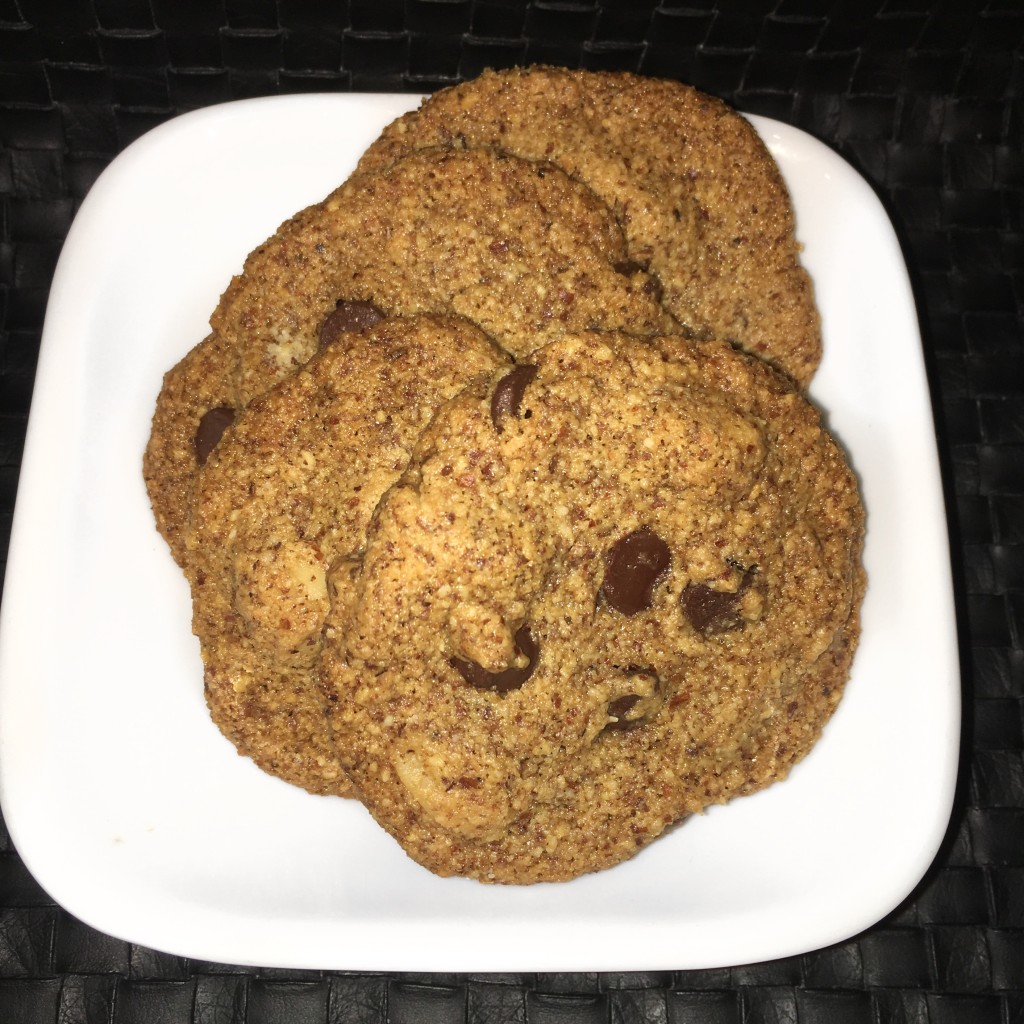 Almond cookies that are gluten free, simple to make, and yummy